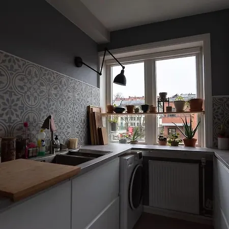 Modern In Prime Location - Professional Host - Fully Equipped