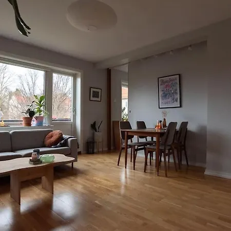 Modern In Prime Location - Professional Host - Fully Equipped *